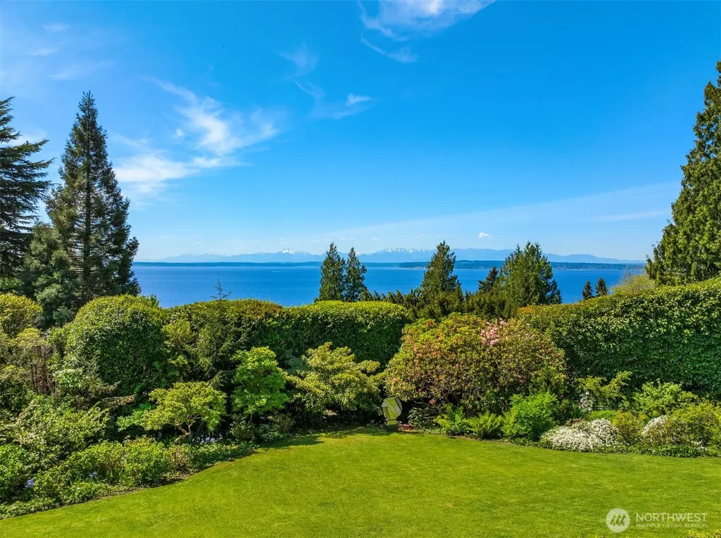 49 NW Cherry Loop Shoreline WA 98177