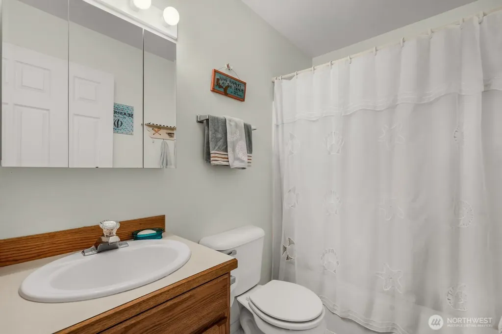 129 NE Duck Lake Drive NE Ocean Shores WA 98569