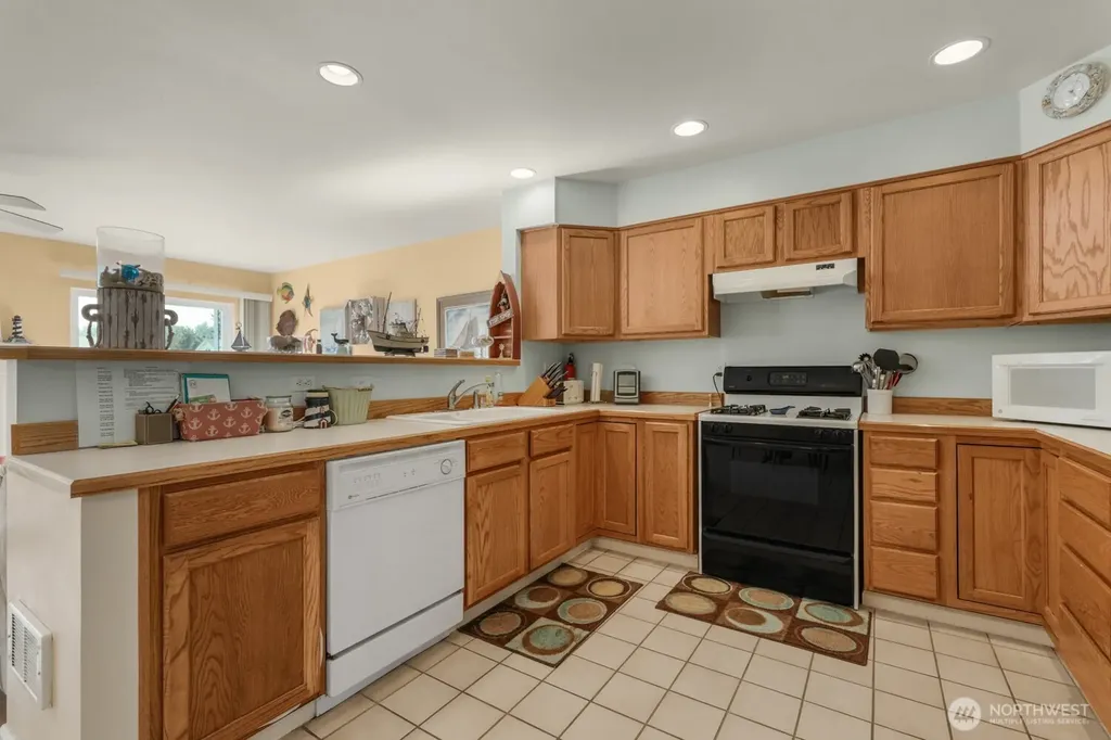 129 NE Duck Lake Drive NE Ocean Shores WA 98569