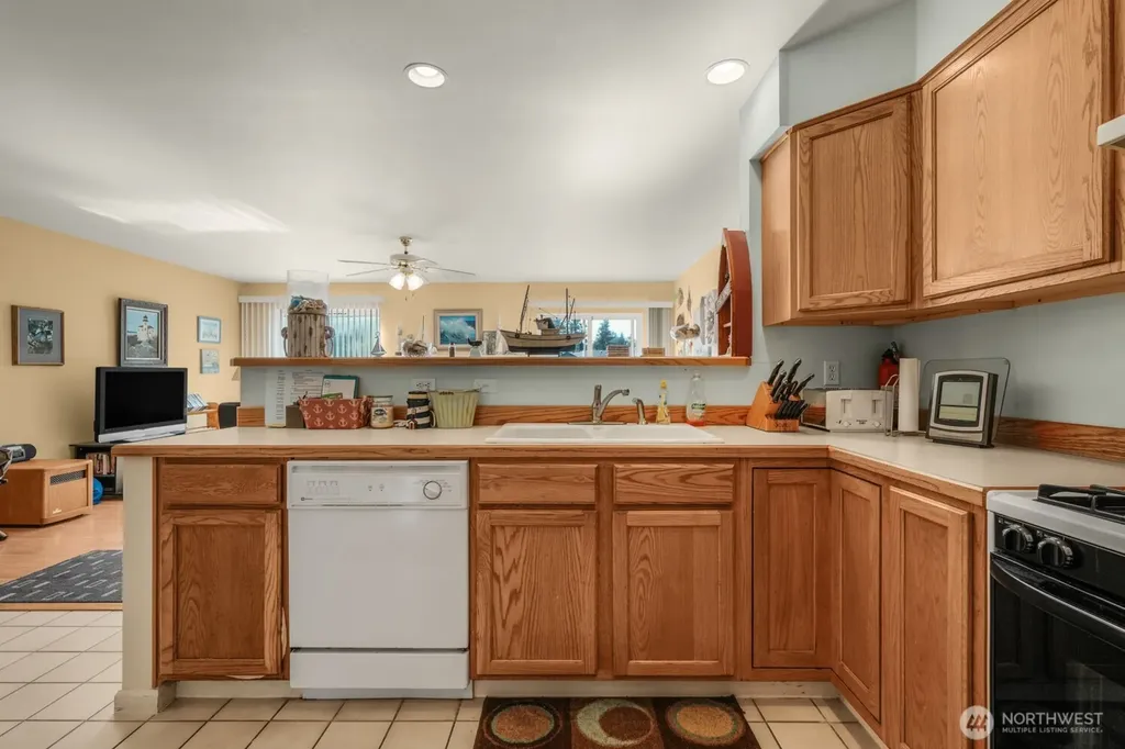 129 NE Duck Lake Drive NE Ocean Shores WA 98569