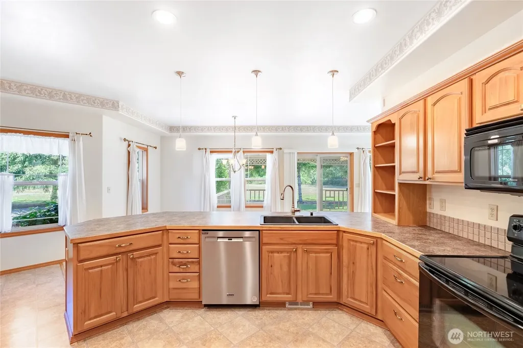 3330 E Brockdale Road Shelton WA 98584