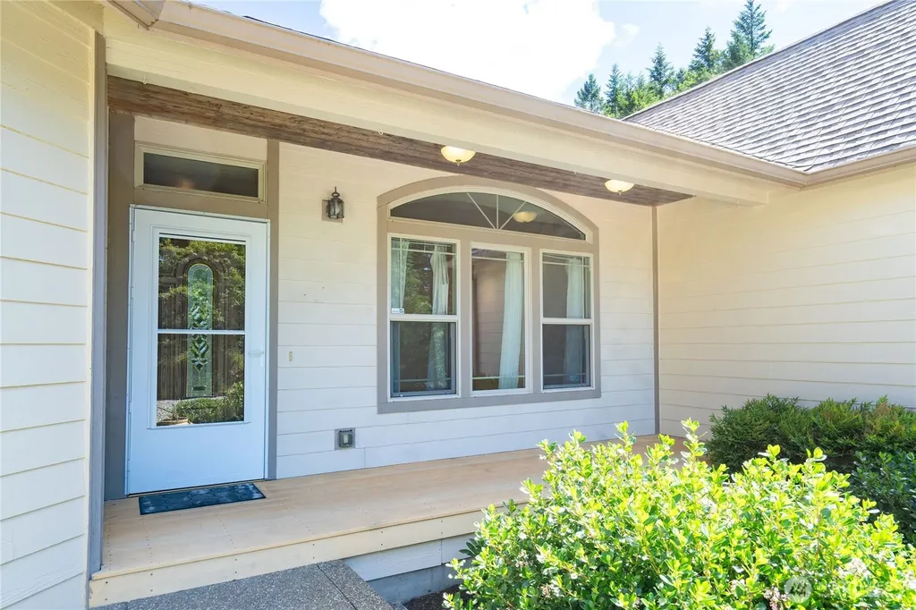 3330 E Brockdale Road Shelton WA 98584
