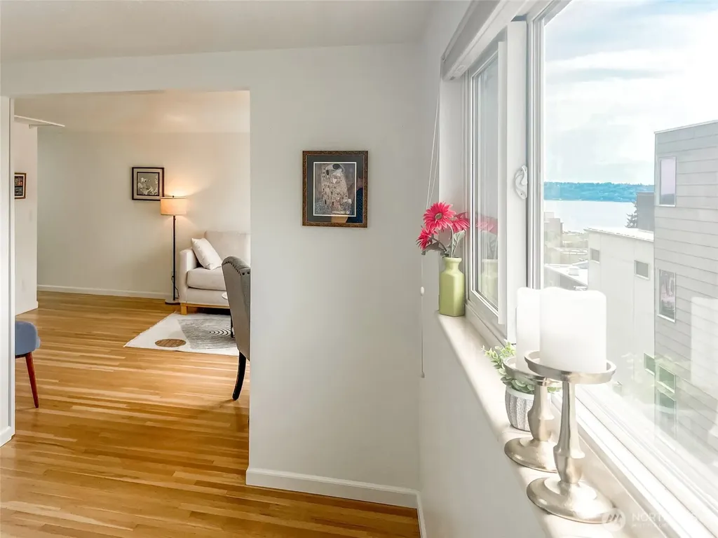 919 2nd Avenue W Seattle WA 98119