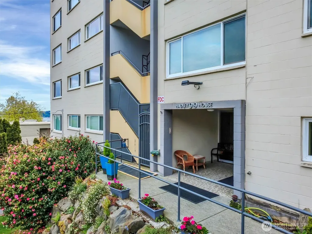 919 2nd Avenue W Seattle WA 98119