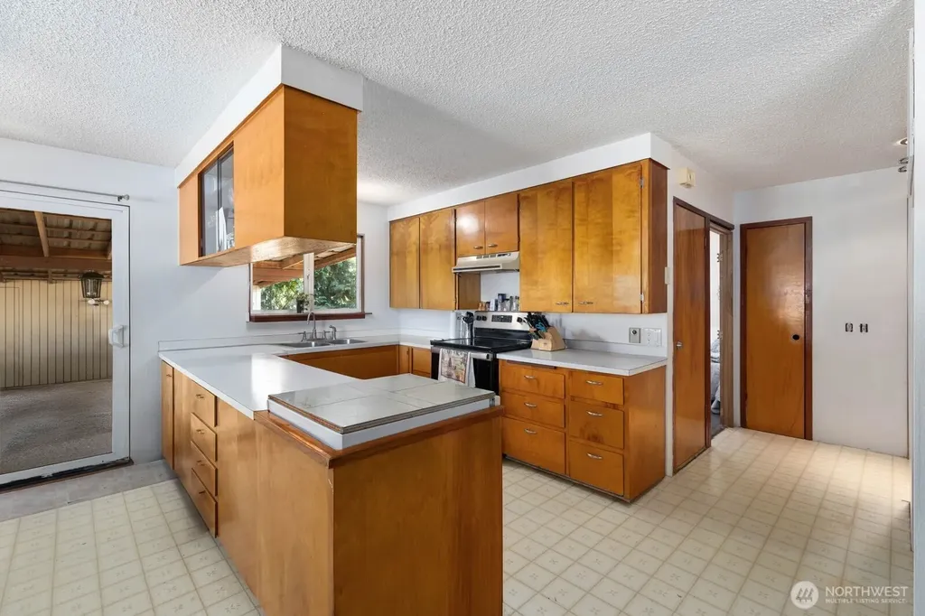 16468 Thorpe Road NE Poulsbo WA 98370