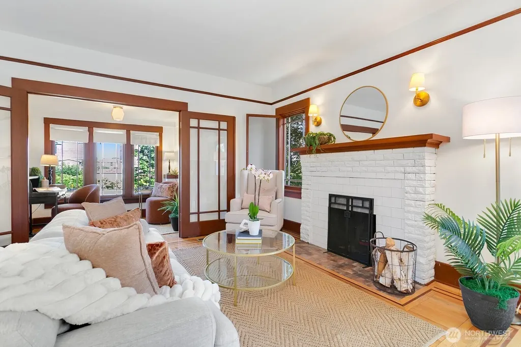 4329 5th Avenue NE Seattle WA 98105