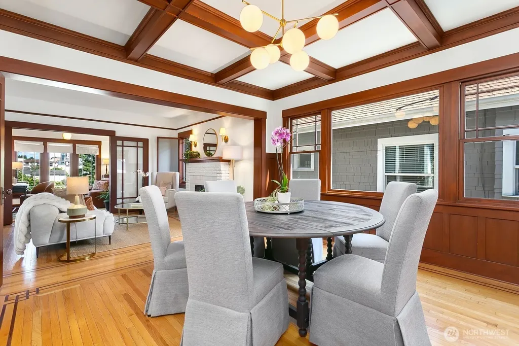 4329 5th Avenue NE Seattle WA 98105
