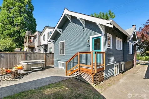4329 5th Avenue NE Seattle WA 98105