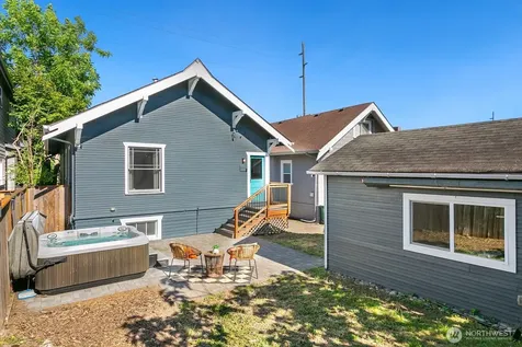 4329 5th Avenue NE Seattle WA 98105