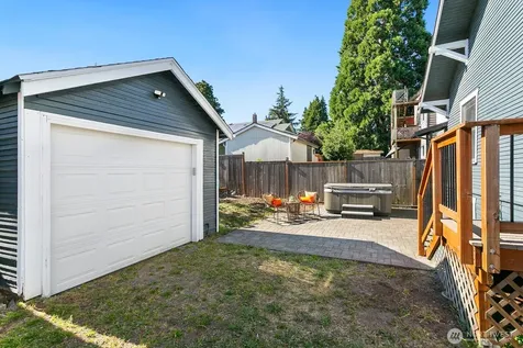 4329 5th Avenue NE Seattle WA 98105