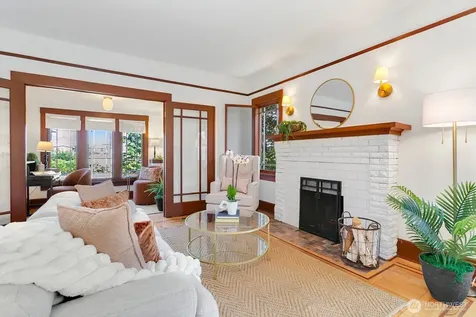 4329 5th Avenue NE Seattle WA 98105