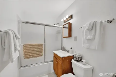 2827 SW Nevada Street Seattle WA 98126