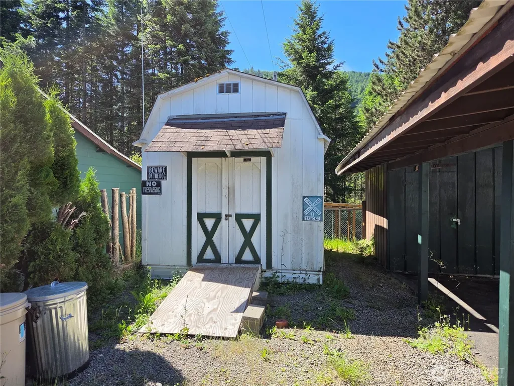 801 Division Avenue Morton WA 98356