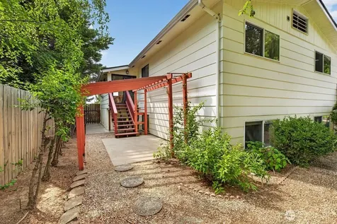 909 N James Avenue East Wenatchee WA 98802