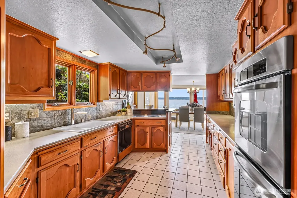 13029 Standring Lane SW Burien WA 98146