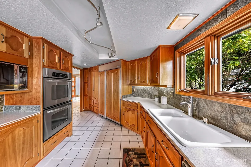 13029 Standring Lane SW Burien WA 98146
