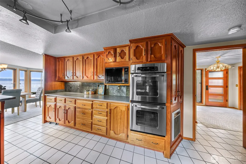 13029 Standring Lane SW Burien WA 98146