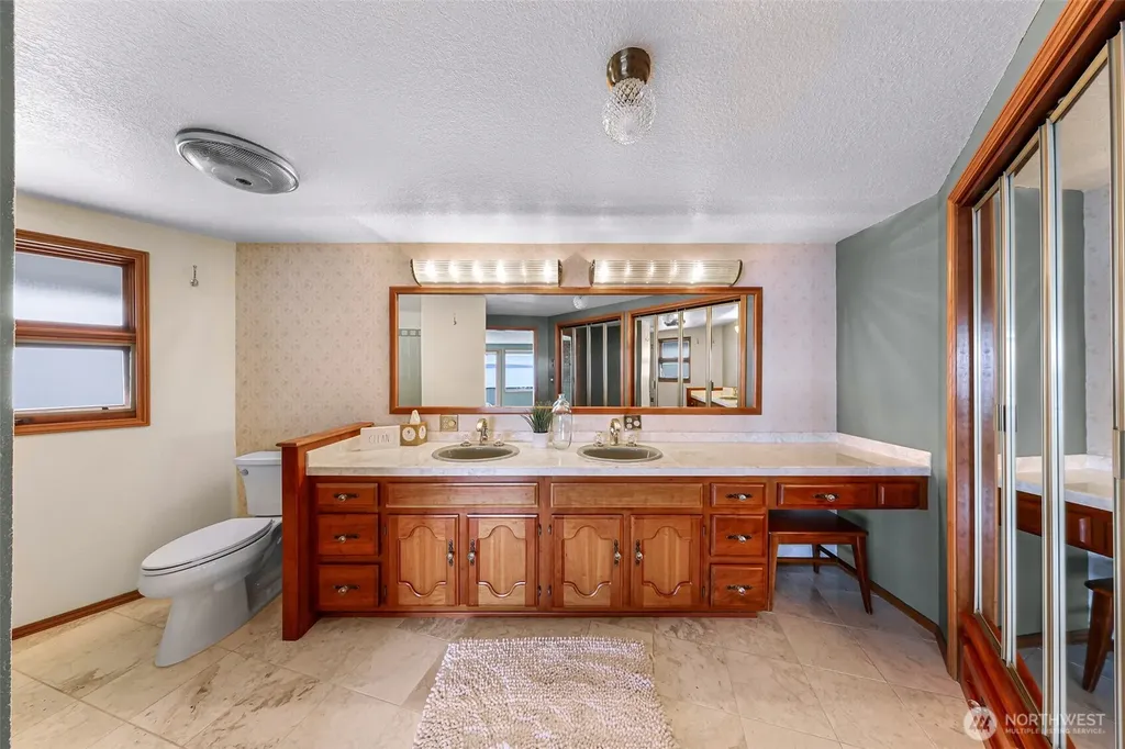 13029 Standring Lane SW Burien WA 98146
