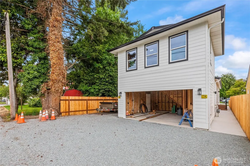 226 E Orange Avenue Burlington WA 98233