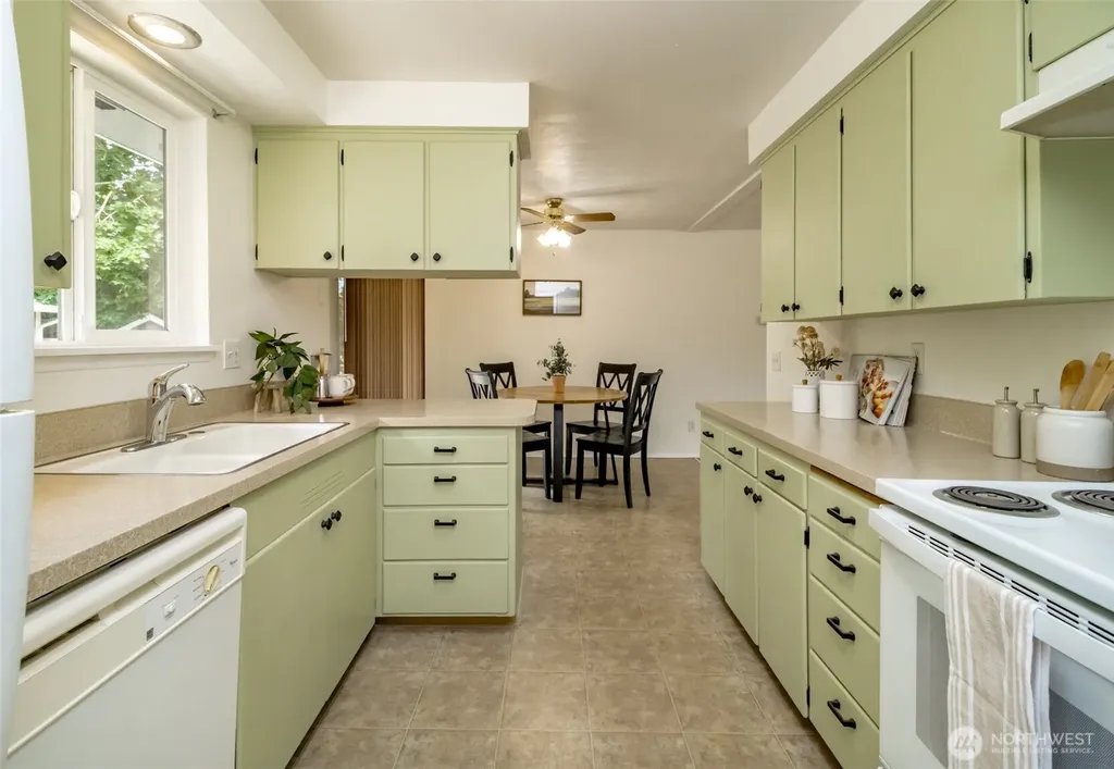 618 21st Street SE Puyallup WA 98372