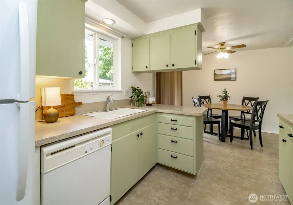 618 21st Street SE Puyallup WA 98372