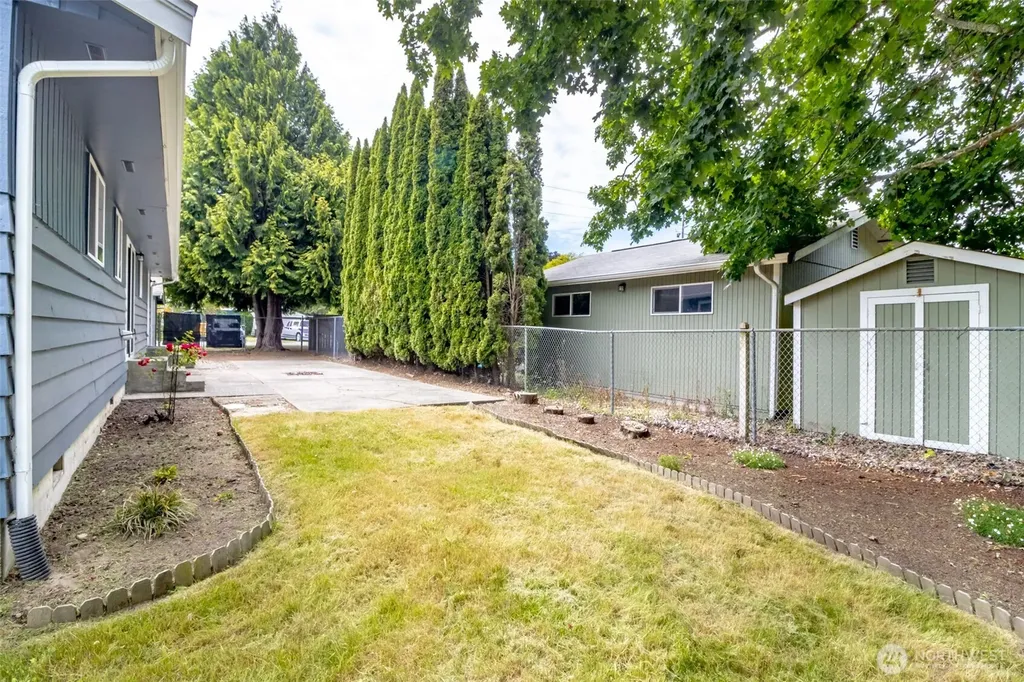 618 21st Street SE Puyallup WA 98372