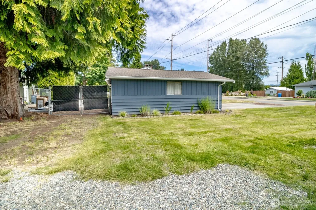 618 21st Street SE Puyallup WA 98372