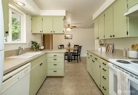 618 21st Street SE Puyallup WA 98372