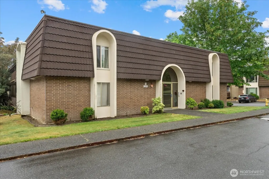 11006 NE 68th Street Kirkland WA 98033