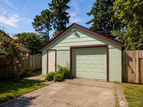 1103 E 71st Street Tacoma WA 98404