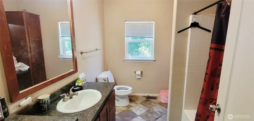 40 SE Foxglove Avenue Shelton WA 98584