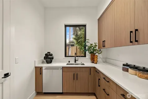 15019 SE 16th Street Bellevue WA 98007