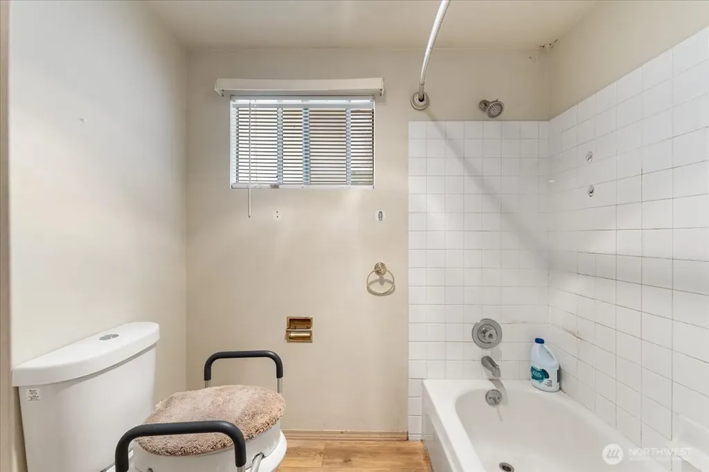 917 28th Avenue S Seattle WA 98144