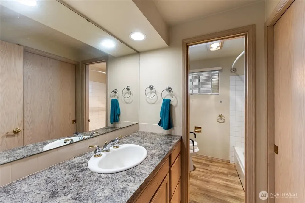 917 28th Avenue S Seattle WA 98144