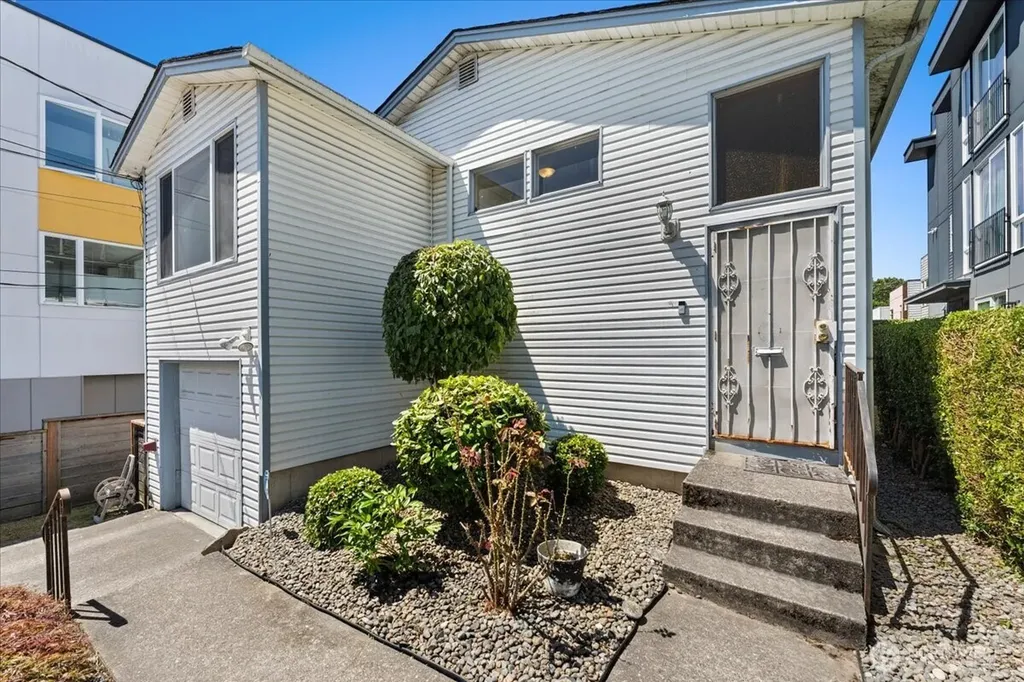 917 28th Avenue S Seattle WA 98144