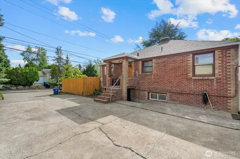 8724 16th Avenue SW Seattle WA 98106
