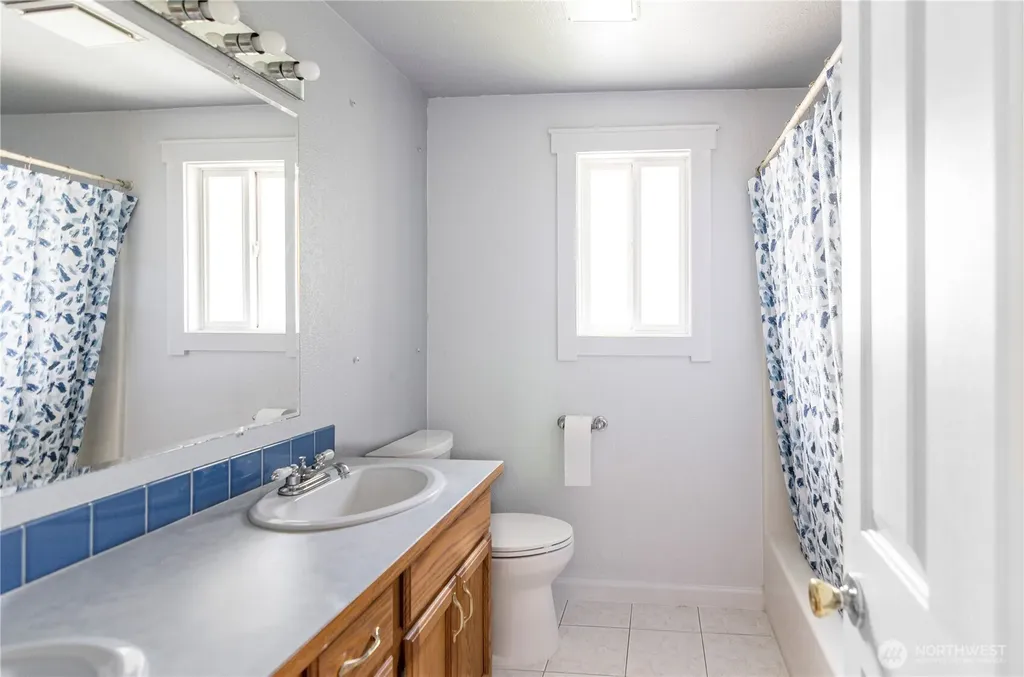 210 Shadow Lane NE Olympia WA 98506