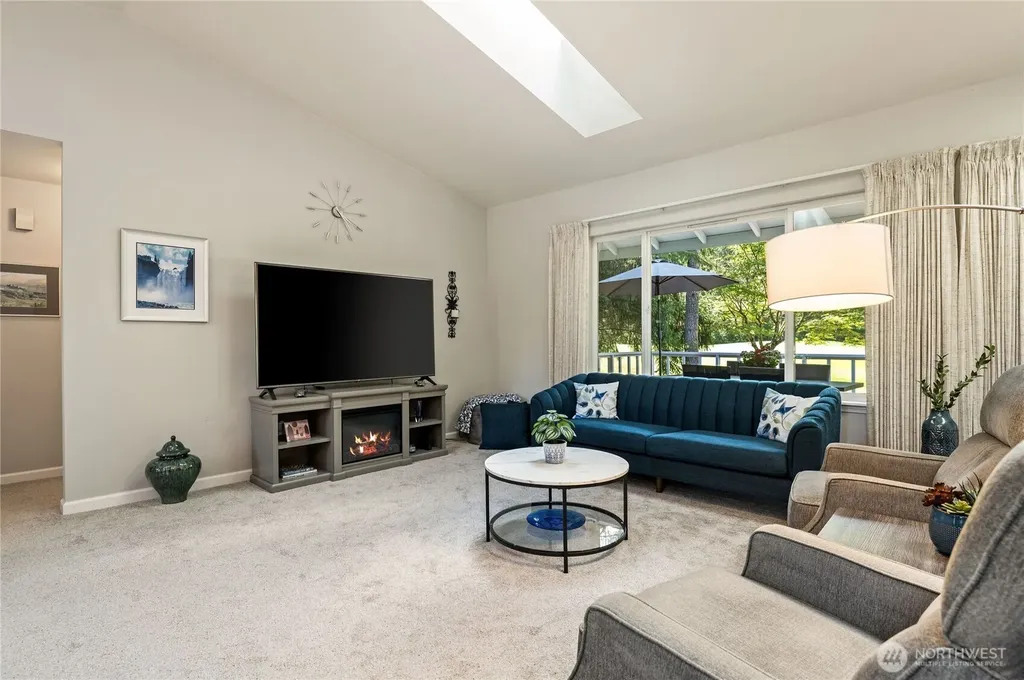 41 E Rainier Drive Allyn WA 98524