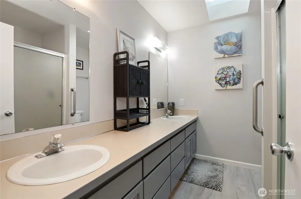 41 E Rainier Drive Allyn WA 98524