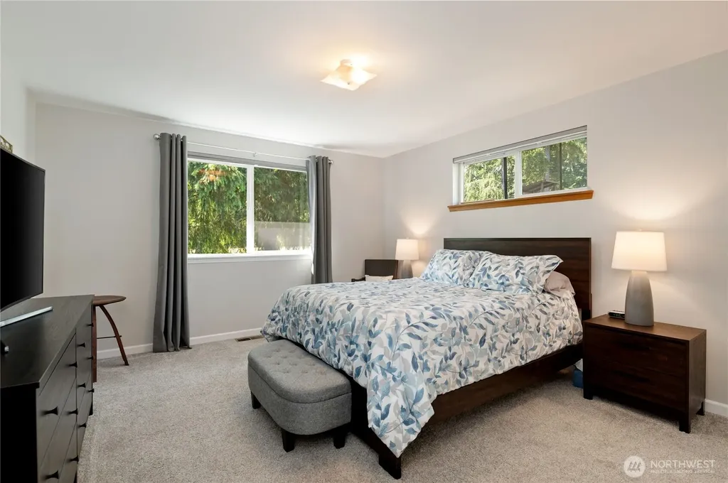 41 E Rainier Drive Allyn WA 98524
