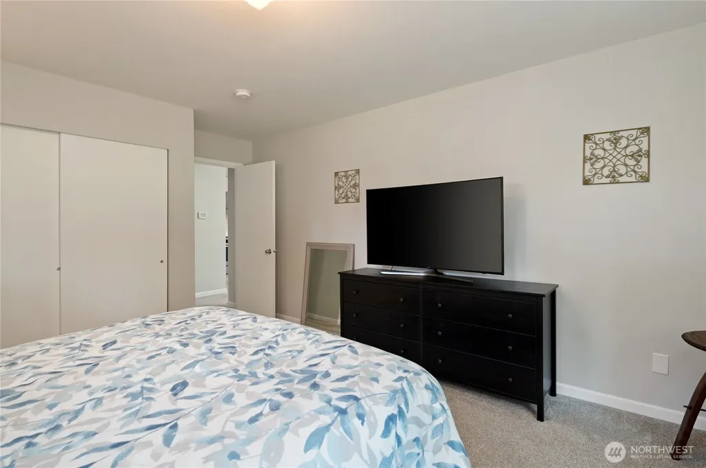 41 E Rainier Drive Allyn WA 98524