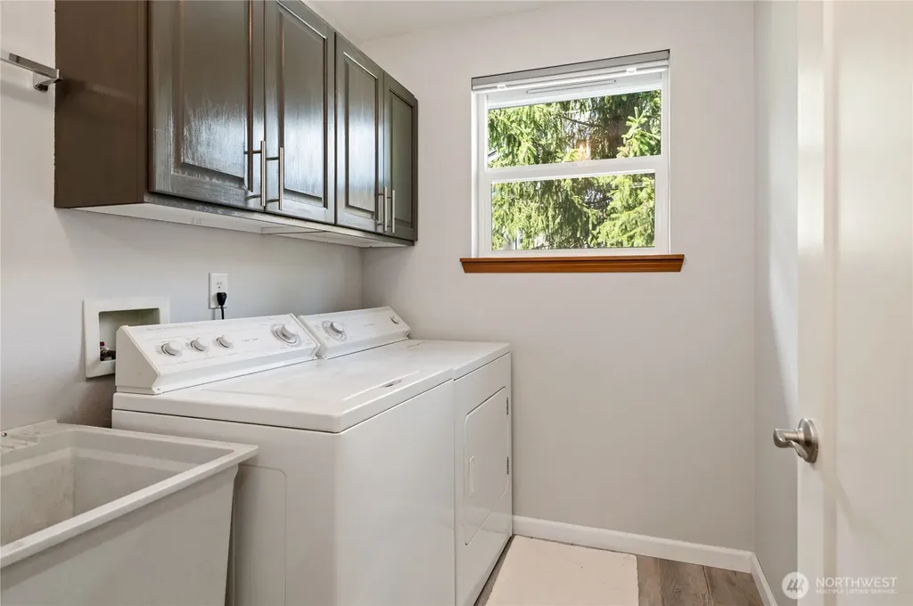 41 E Rainier Drive Allyn WA 98524