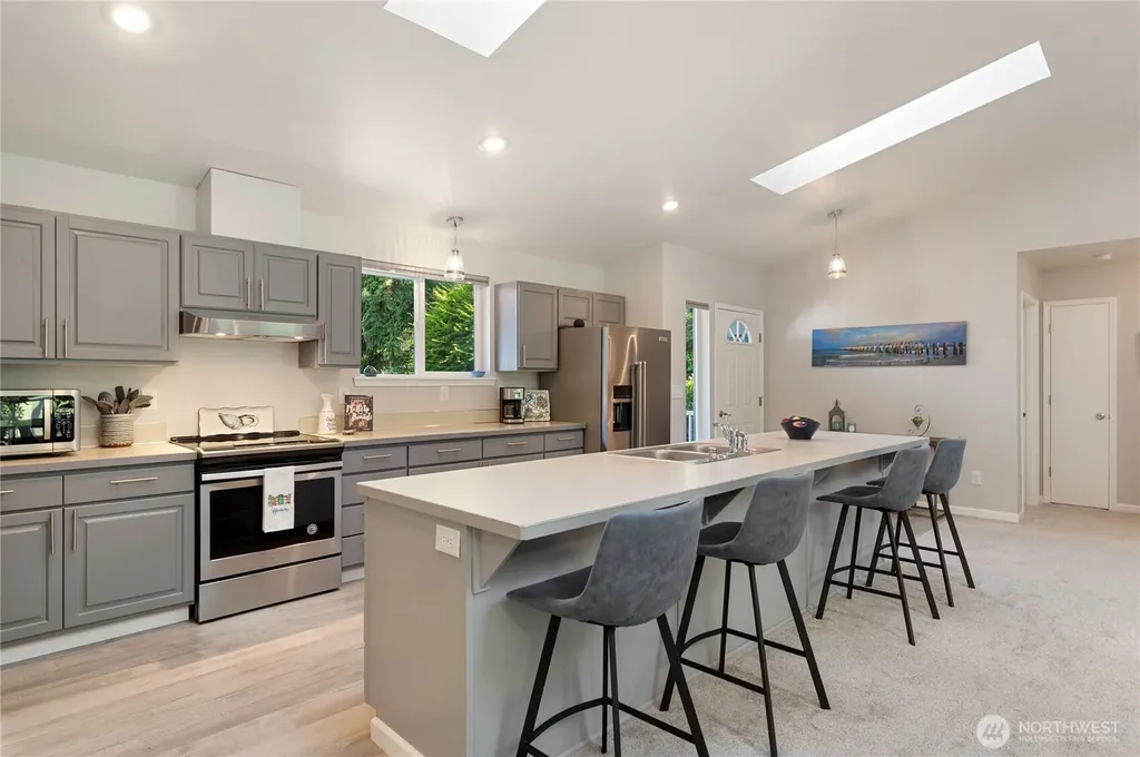 41 E Rainier Drive Allyn WA 98524