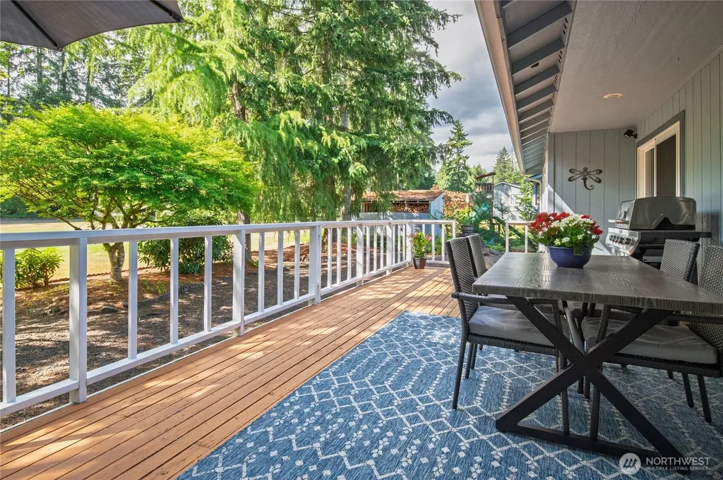 41 E Rainier Drive Allyn WA 98524