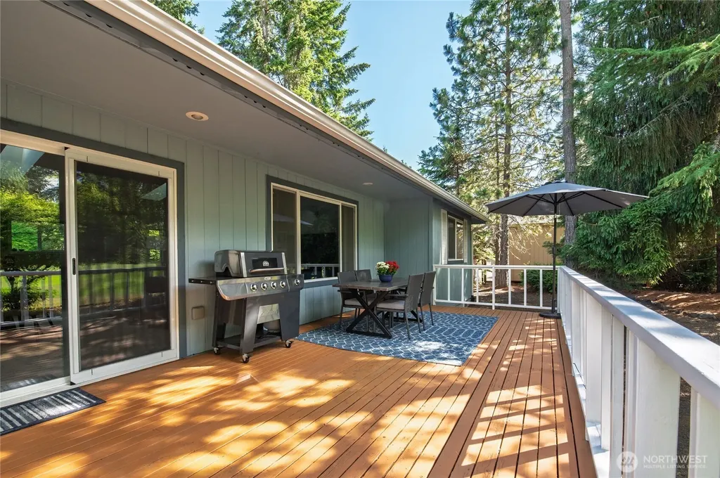 41 E Rainier Drive Allyn WA 98524