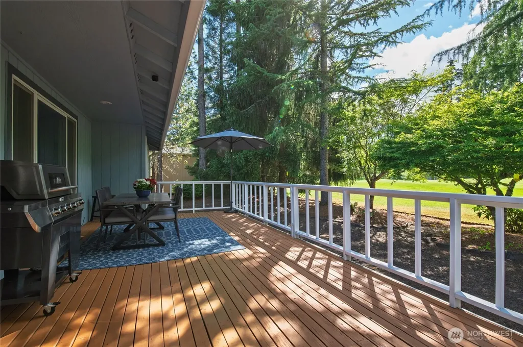 41 E Rainier Drive Allyn WA 98524