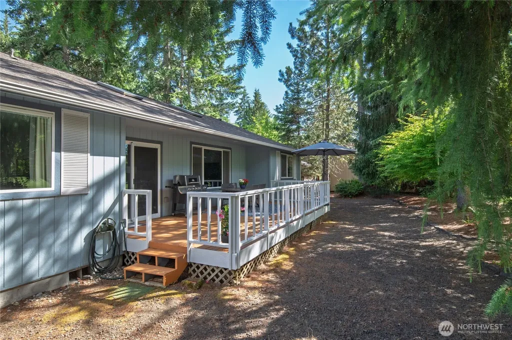 41 E Rainier Drive Allyn WA 98524