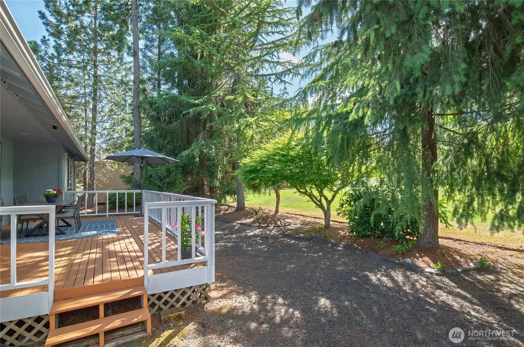 41 E Rainier Drive Allyn WA 98524