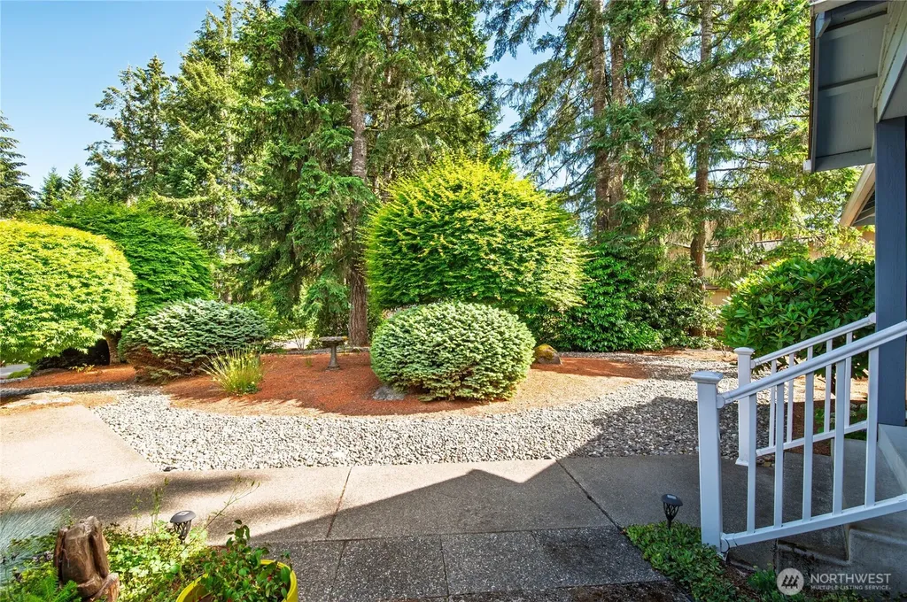 41 E Rainier Drive Allyn WA 98524