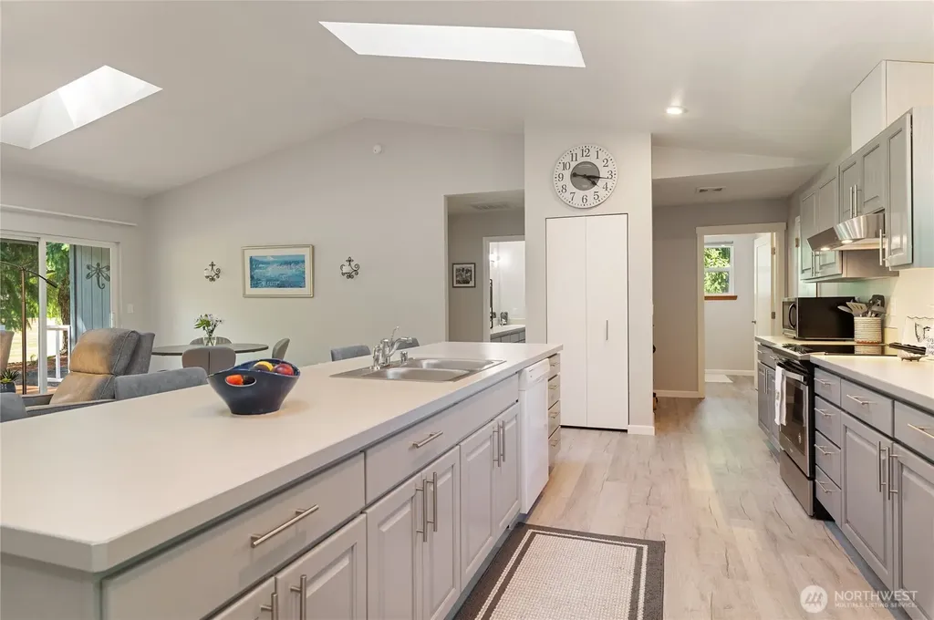 41 E Rainier Drive Allyn WA 98524